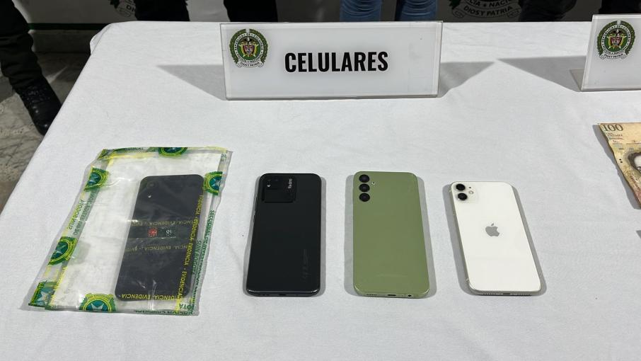 celulares_incautados_paqueteros.jpeg