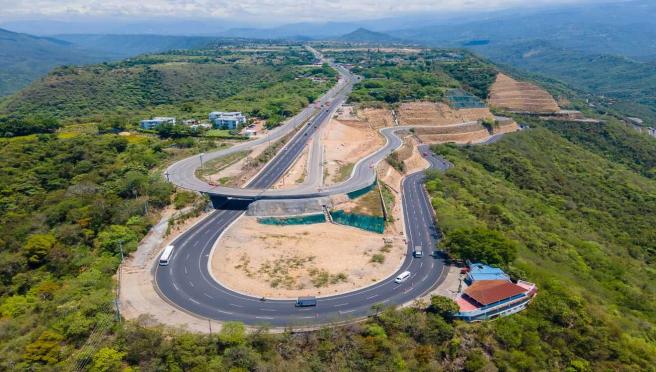 En abril de 2025 estrar´'aterminada laampkación de la Vía Sumapaz, que  comunica a Bogotá con Girardot